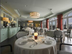 מסעדה או מקום אחר לאכול בו ב-Althoff Hotel Villa Belrose