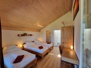 מיטה או מיטות בחדר ב-Seeparadiesli am schönen Thunersee