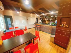 Restoran atau tempat lain untuk makan di Full House +23 gambar