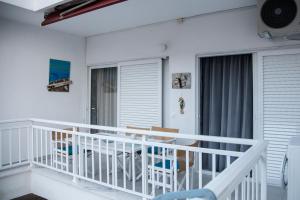 Balkón nebo terasa v ubytování Grey Theros Apartments