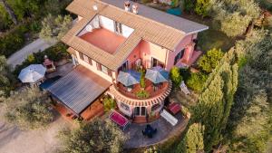 an overhead view of a house with a roof at La Tana delle Stelle B&B di Charme e Relax in Fara in Sabina