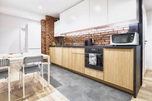 Kuchyňa alebo kuchynka v ubytovaní Archirent Apartament Waryńskiego