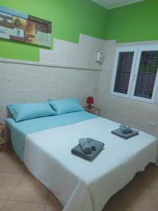 A bed or beds in a room at Casa dei filodendri