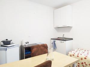 Kuchyňa alebo kuchynka v ubytovaní Levico Al Corso Apartments