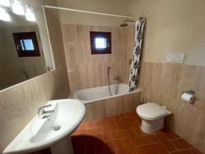 A bathroom at Appartement - Le corti di Orciatico