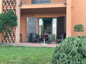 A garden outside Appartement - Le corti di Orciatico