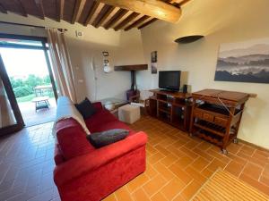 A television and/or entertainment centre at Appartement - Le corti di Orciatico