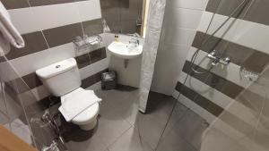 Koupelna v ubytování Agogo Downtown Hotel Surabaya