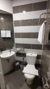 Koupelna v ubytování Agogo Downtown Hotel Surabaya