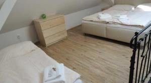 Posteľ alebo postele v izbe v ubytovaní Hotel Hospodářský dvůr Bohuslavice