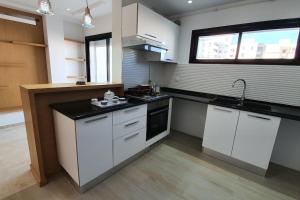 Kuchyň nebo kuchyňský kout v ubytování Appartement Corniche en bord de mer