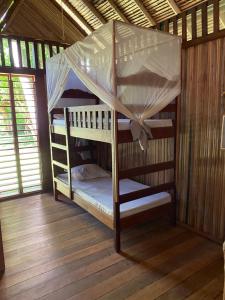 Letto o letti in una camera di Andilana Lodge