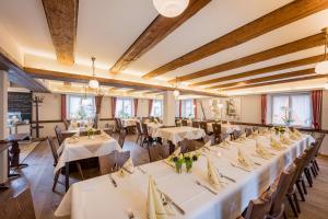 מסעדה או מקום אחר לאכול בו ב-Landgasthof Kreuz