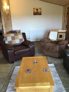 a living room with two couches and a coffee table at Beautiful 1-Bed Lodge in Clifford Hereford in Hereford