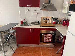 A kitchen or kitchenette at El Pinar de Mogro atardeceres únicos