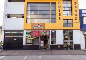 a building with the entrance to a restaurant at Hotel Basan Plaza in Pasto