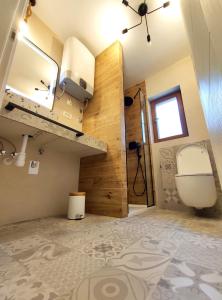 Koupelna v ubytování Aldos House