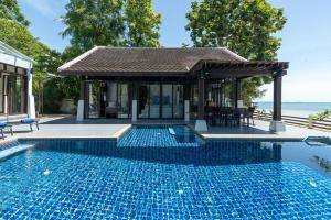 Bazén v ubytování Beach Front Villa nebo v jeho okolí