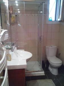 Koupelna v ubytování jazzyhome in Volos