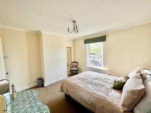 a bedroom with a bed and a window at 10 Langworthgate in Lincoln