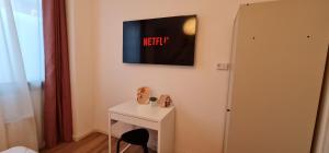 Televízia a/alebo spoločenská miestnosť v ubytovaní TokiTakai Collection