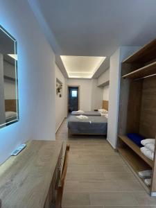 Łóżko lub łóżka w pokoju w obiekcie Zeus Throne Suites
