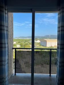a large window with a view of a building at Apartamento en sol, Ador in Ador