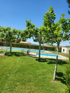 Bazén v ubytování Casa Rural Reyes nebo v jeho okolí