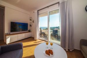 Televízia a/alebo spoločenská miestnosť v ubytovaní Apartment MARE