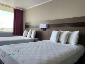Säng eller sängar i ett rum på Simple Life Motel