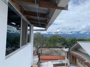 Un balcon sau o terasă la MY HOUSE IN MACAS, SUITE AMOBLADA