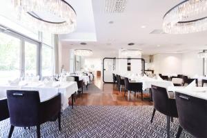 Restauracja lub miejsce do jedzenia w obiekcie Apartament z aneksem kuchennym i basenem 426 Diune Hotel Resort