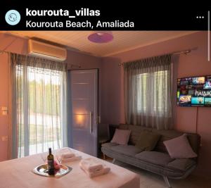TV a/nebo společenská místnost v ubytování KOUROUTA VILLAS
