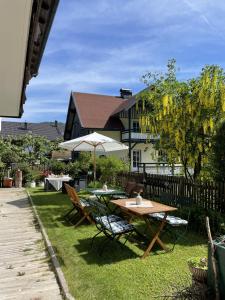 a table and chairs in the yard of a house at Appartements Mair in Strobl in Strobl