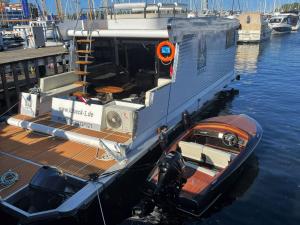 RönnauHausboot mit Traumlage in Lübeck-Travemünde的相册照片