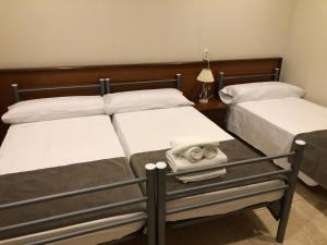 Llit o llits en una habitació de HOTEL EL COMENDADOR