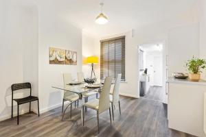 a dining room and kitchen with a table and chairs at Spacious & Central Entire Home in Nottingham