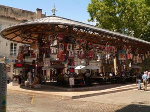Fotografia z galérie ubytovania Lunaria Annua Coeur Centre-Historique Avignon, à deux pas du Palais, 4-5 personnes Clim Wifi v Avignone
