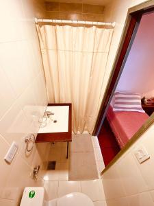 Koupelna v ubytování ViaVia BsAs GuestHouse
