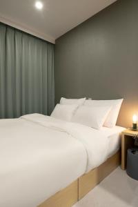 Postel nebo postele na pokoji v ubytování Object AanK Hotel Gumi