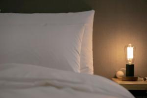 Postel nebo postele na pokoji v ubytování Object AanK Hotel Gumi