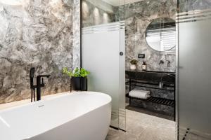 Baðherbergi á Albi Boutique Hotel - Traveler's Choice 2024