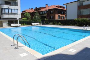 a large blue swimming pool in a building at Apartamentos Zarautz Playa2, con piscina y garaje in Zarautz