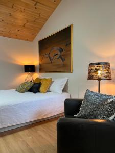 A bed or beds in a room at Paradis de Charlevoix - Loft