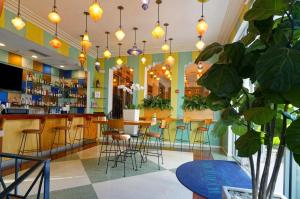 TV a/nebo společenská místnost v ubytování The Tony Hotel South Beach