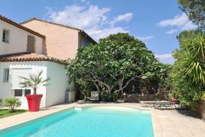 a swimming pool in front of a house at Ste Maxime Villa 5 etoiles Piscine chauffée et jacuzzi in Sainte-Maxime