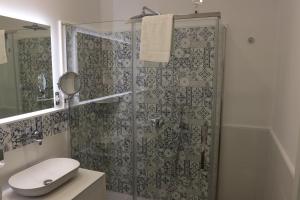 Koupelna v ubytování Capri Bougainville Luxury Boutique Hotel