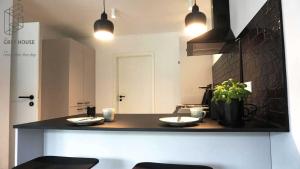 Dapur atau dapur kecil di The Grey House +19 gambar