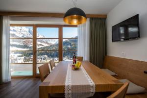 Μια τηλεόραση ή/και κέντρο ψυχαγωγίας στο Apartments Picenin