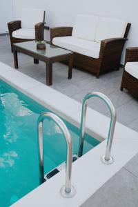 The swimming pool at or close to Villa Etoile
